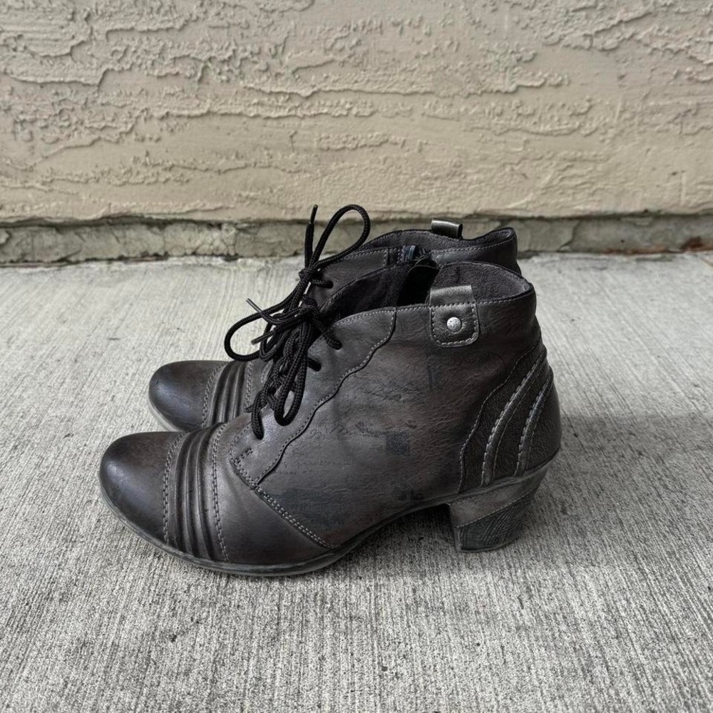 GREY REMONTE "CREASE" LEATHER ANKLE BOOTS
